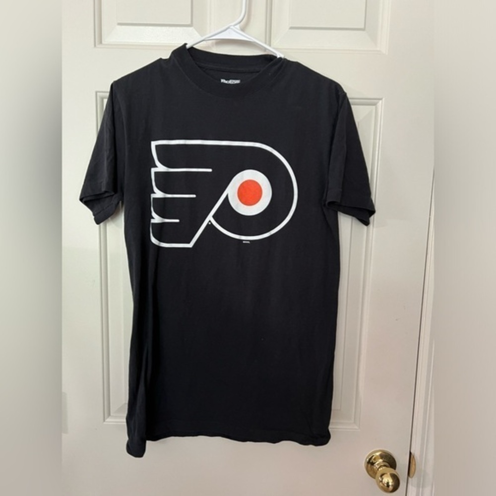 Philadelphia Flyers Woman’s short sleeve tee, size small